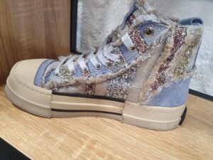 9f49bb8d-aa9c-4a05-8b9d-949057ca6ef5 (1)