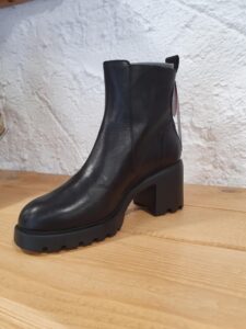 7ea9a3ef-4c3d-4e5d-8830-069d2c99d796